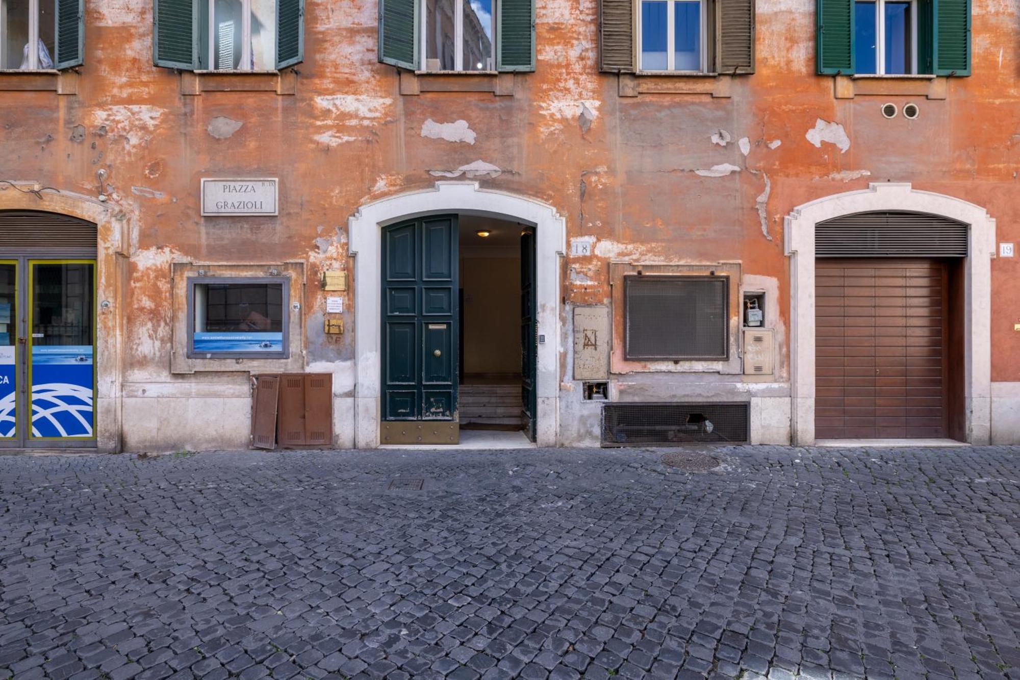 Charming With View In The Heart Of Apartment Rome